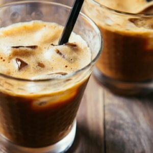 café con hielo (iced coffee)